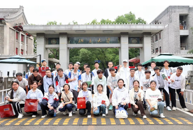 中学子汇学府 冲天才气动京华